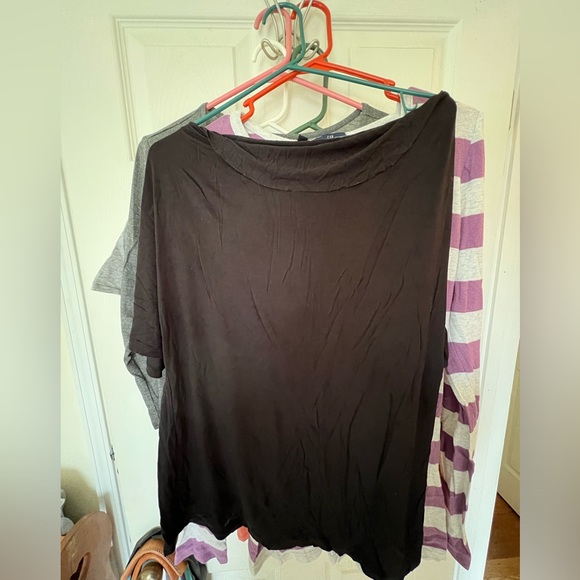 Lot of 5 shirts. Mixture of long sleeve, short sleeve, 3/4 sleeve. - Picture 1 of 16